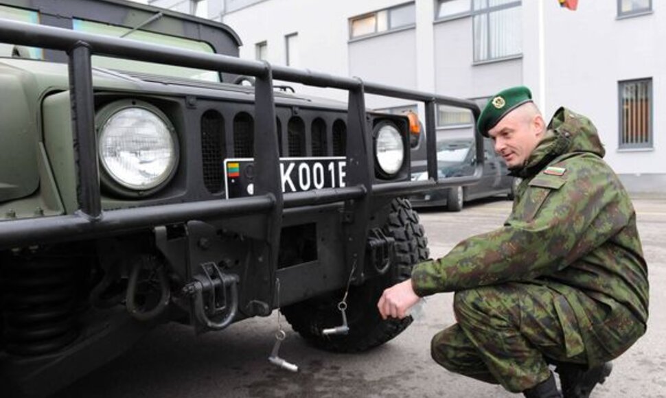 Pradedama registruoti Lietuvos kariuomenės kovinė technika.