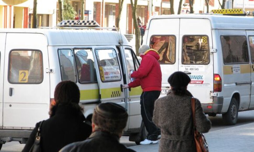 Pakėlus viešojo transporto kainas, siekiant subalansuoti vežėjų verslą, buvo padidinta ir kelionės maršrutiniu taksi kaina.
