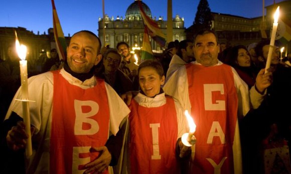 Vatikane protestavo Italijos gėjai.