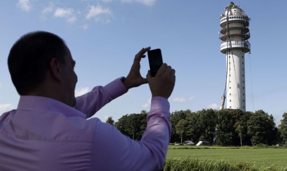 Nyderlanduose dėl gaisro nugriuvo vienas aukščiausių televizijos bokštų.