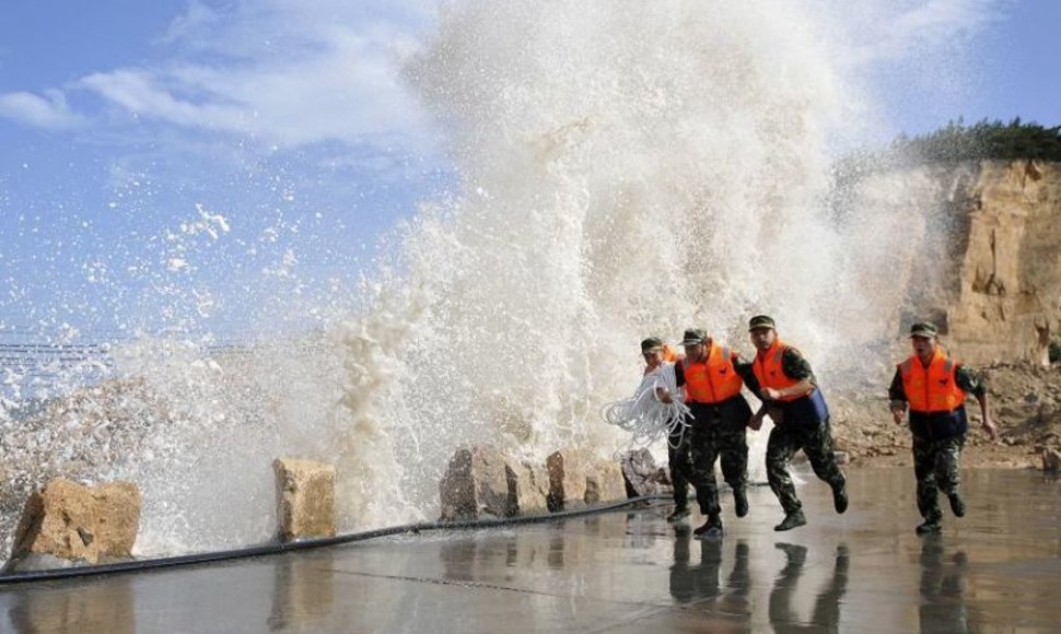 Kinija ruošiasi smarkiausiam per kelerius pastaruosius metus taifūnui.