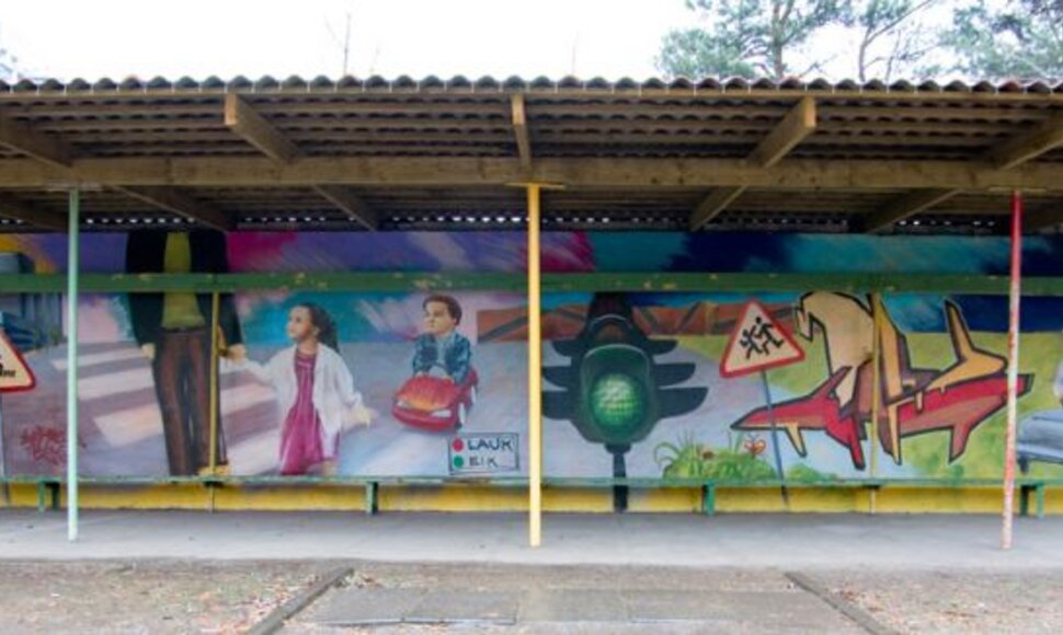Grafiti piešiniuose – saugaus eismo tema.