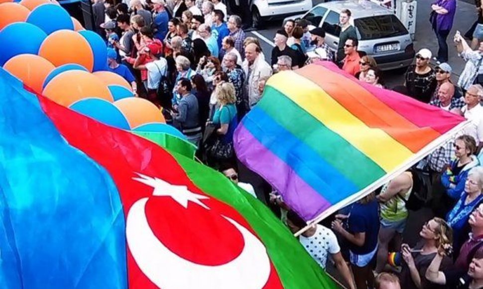 Azerbaidžano vėliava LGBT* bendruomenės parade Vokietijoje, 2015 m., Ghvinotsdaati