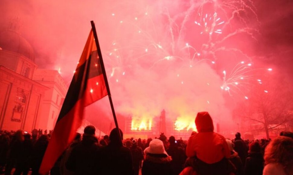 Ketvirtadienį sostinėje įvyko ugnies ir fejerverkų šventė.