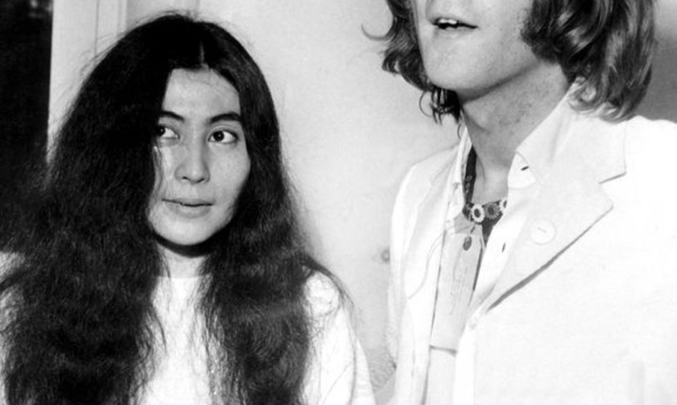Johnas Lennonas ir Yoko Ono „Mayfair“ galerijoje