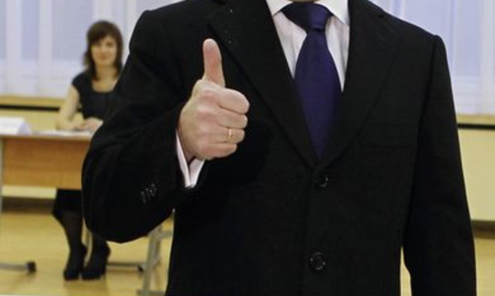 Balsavo Dmitrijus Medvedevas.