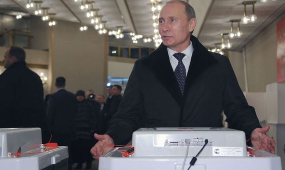 Balsavo Vladimiras Putinas.