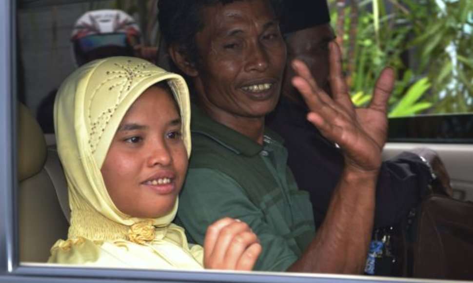 Stebuklingas išsigelbėjimas: mergaitė, nunešta cunamio, atsirado po 7-erių metų