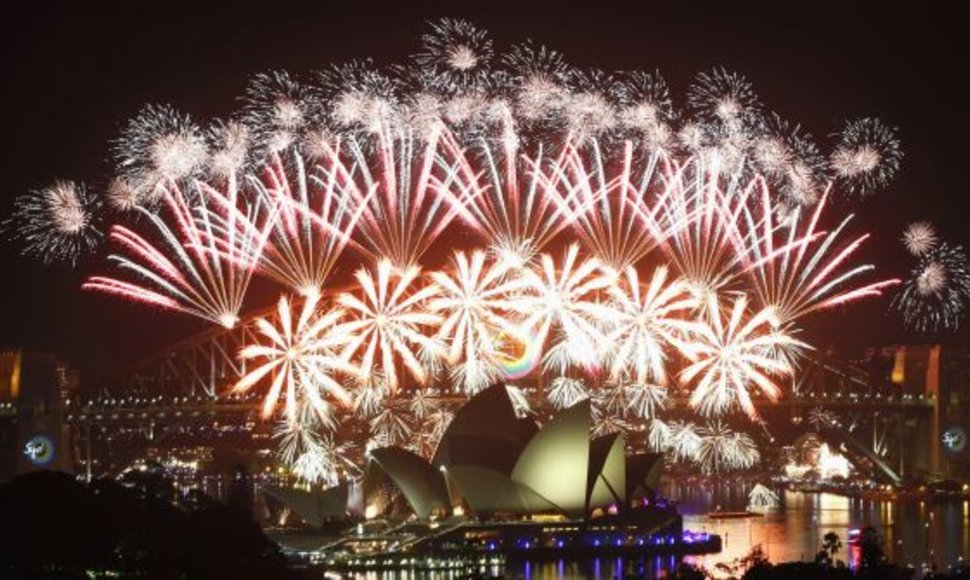 Įspūdingas fejerverkų spektaklis Sidnėjaus uoste (Australija)
