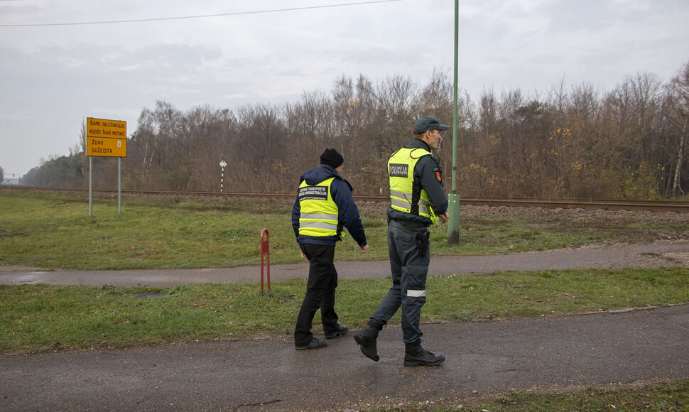 Klaipėdos policijos pareigūnai gaudė per geležinkelį vaik&scaron;tančius pėsčiuosius