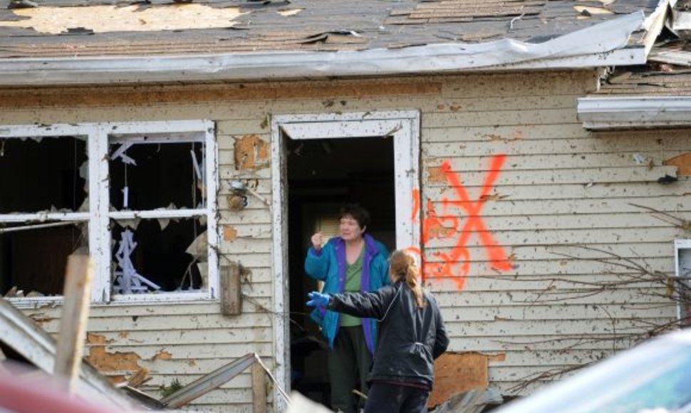 Tornadas JAV vidurio vakaruose pareikalavo žmonių gyvybių. Margaret Shimkus išsigelbėjo vonioje