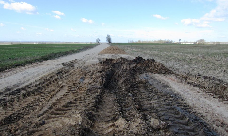 Pažeistos rajoninių kelių dangos