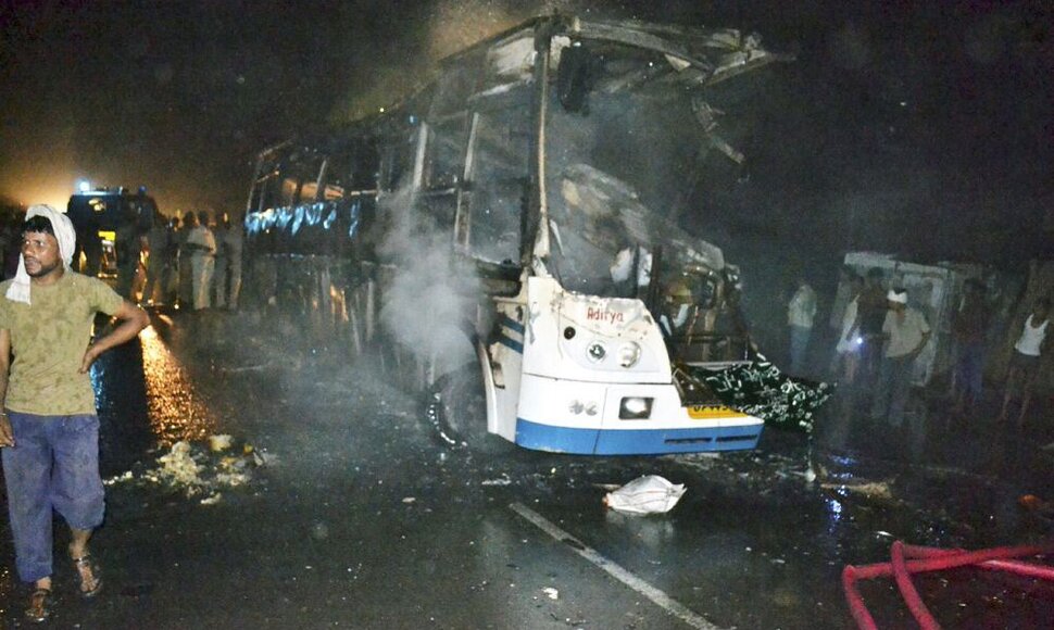 Autobuso avarija Indijoje