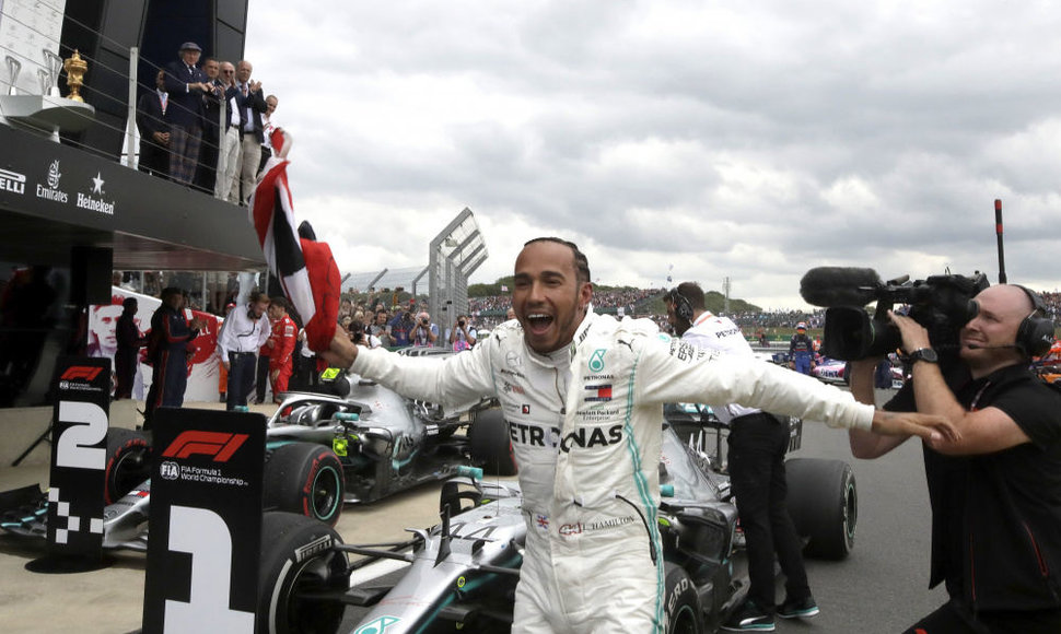 Didžiosios Britanijos GP laimėjo Lewisas Hamiltonas