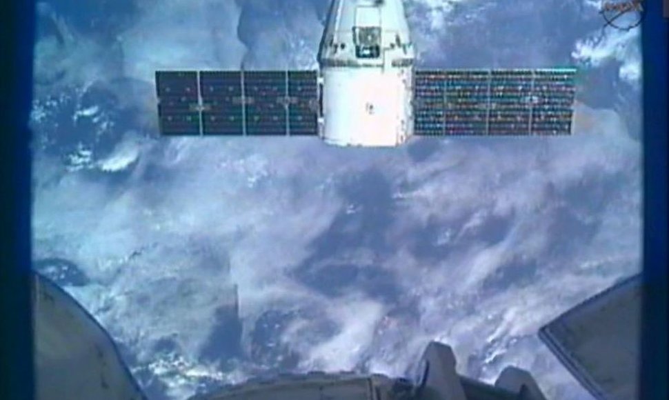 Kosminė kapsulė „Dragon“ pasiekė Tarptautinę Kosminę Stotį
