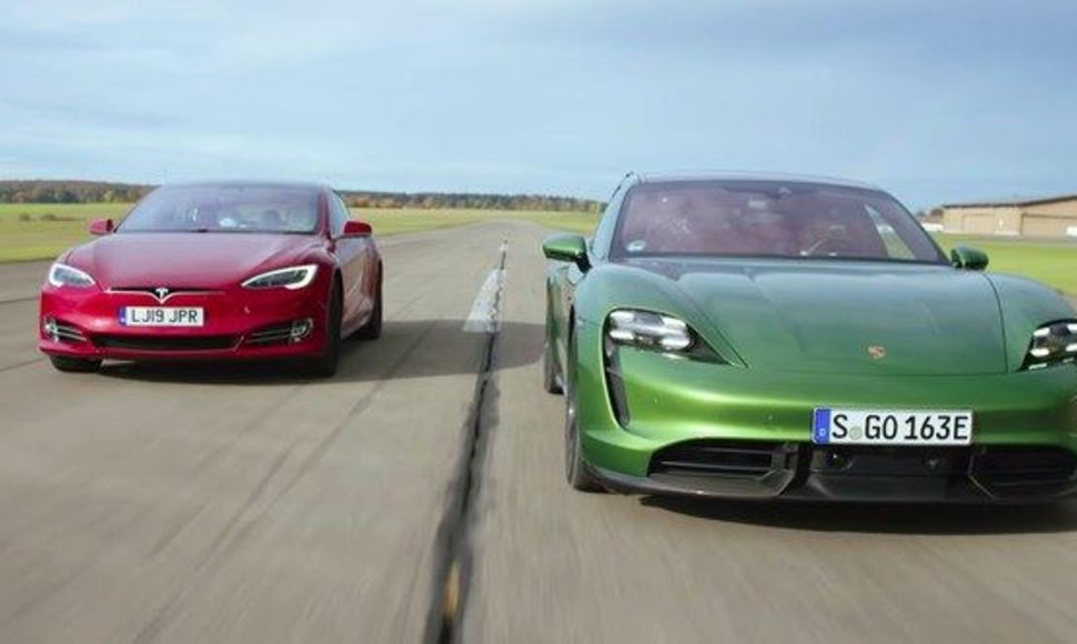 „Tesla Model S Raven“ ir „Porsche Taycan Turbo S“