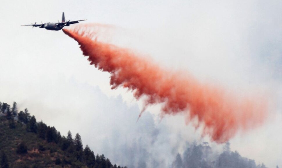 Gaisrus gesina JAV kariniai lėktuvai C-130