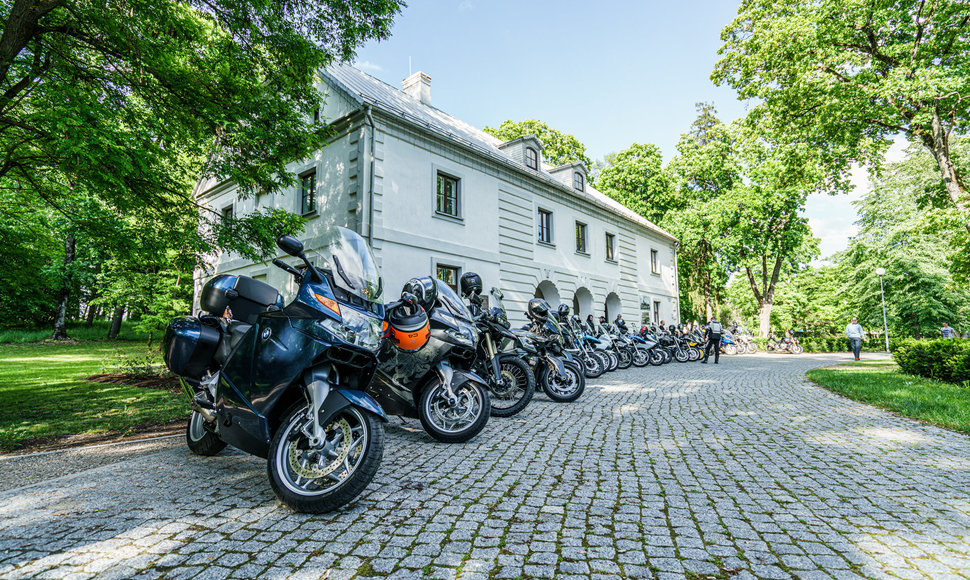 Lietuvos BMW motociklininkai atidarė pirmąjį sezoną