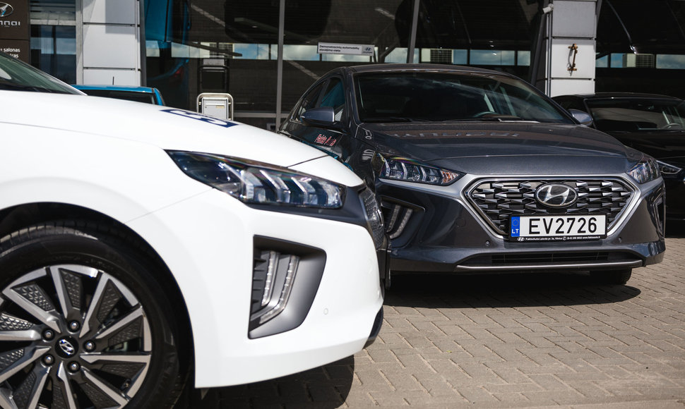 „Hyundai“ elektromobiliai ir hibridai: Kona ir Ioniq