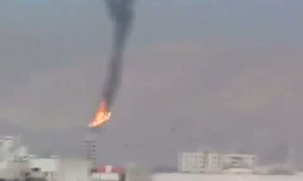 Degantis Sirijos karinių pajėgų sraigtasparnis