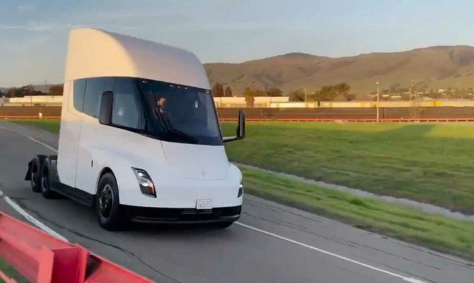 Tesla Semi bandymai