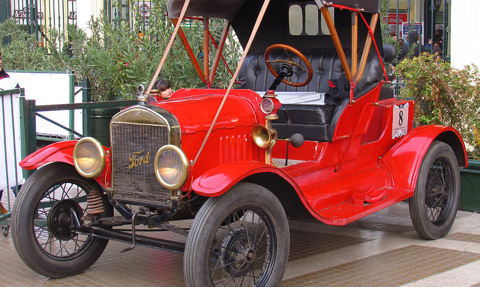 Modifikuotas Model T. Dalis šių automobilių gamyklą paliko raudoni. (order_242, Wikimedia(CC BY-SA 2.0)
