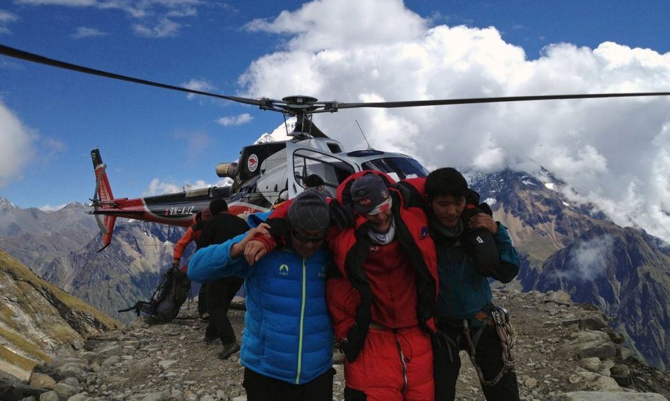 Nepale, šalia Manaslu viršūnės, žuvo 9 alpinistai. Kiti išgabenti sraigtasparniu.