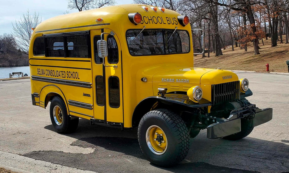 Patobulintas autobusiukas „Dodge Power Wagon“ 