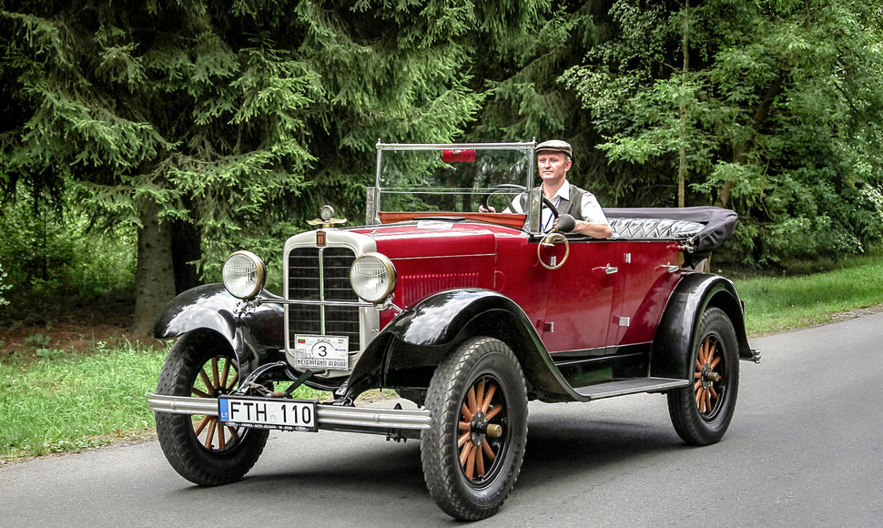 Ponas Saulius ir Studebaker Erskine Model 50 Touring, 1927 m. Automobilio savininkas - Dalius Linkevičius. Dainiaus Nagelės nuotrauka