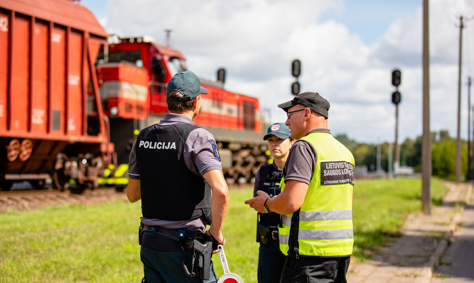 Policijos reidas prie geležinkelios