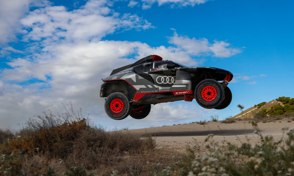 Audi RS Q e-tron dakariniai testai netoli  Saragosos