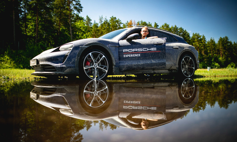 „Porsche Taycan Cross Turismo“: visapusiškesnis už šveicarišką peiliuką