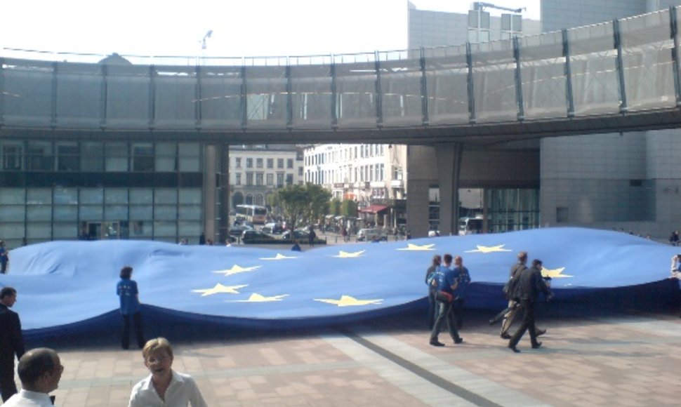 Didžiausia ES vėliava