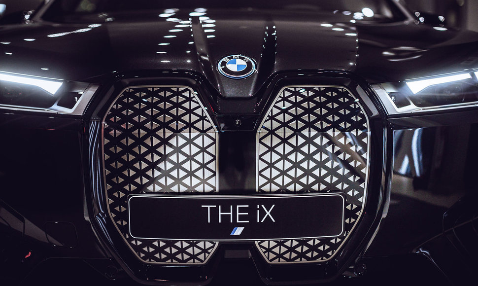 Elektromobilis BMW iX debiutavo Lietuvoje