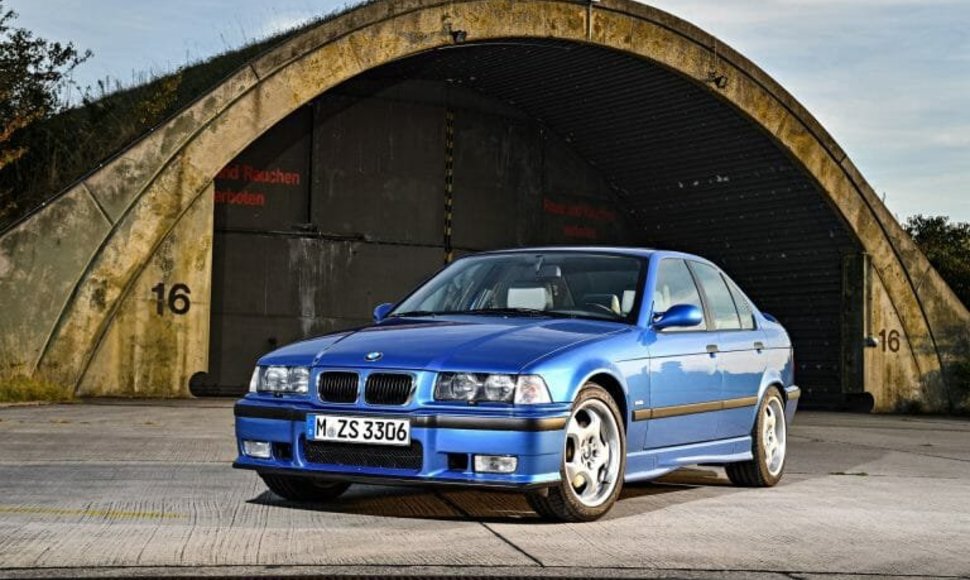 BMW M3 (E36) sedanas. (Gamintojo nuotrauka)