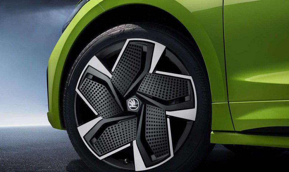 Škoda pristatė didžiausią ir galingiausią elektromobilį Enyaq Coupe RS iV