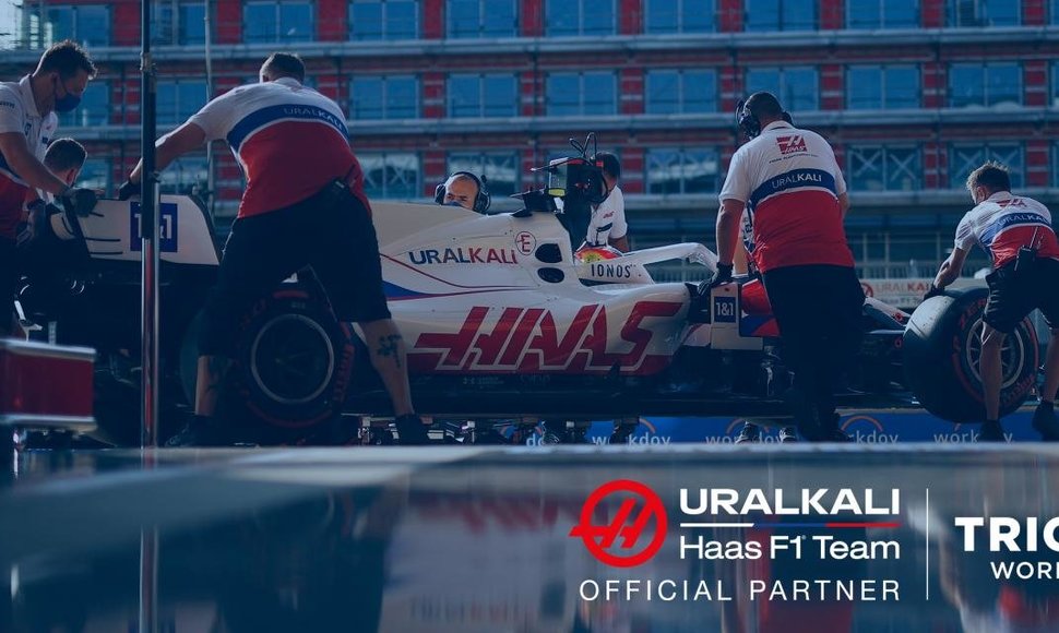 Formulės 1 „Haas“ komanda pristatė naująjį automobilį 