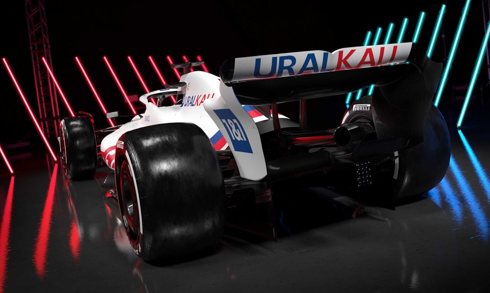 Formulės 1 „Haas“ komanda pristatė naująjį automobilį 