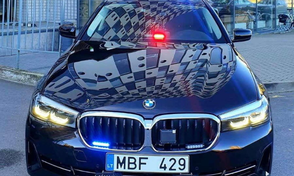 Nežymėtas policijos BMW Vilniuje