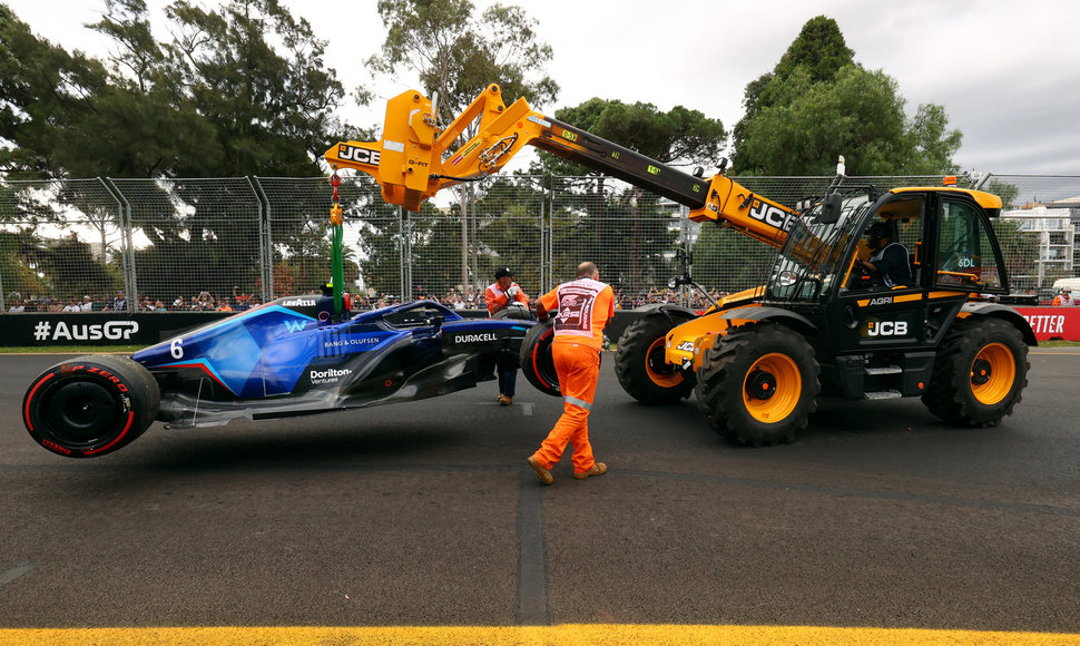 Nicolas Latifi Formulės 1 kvalifikacijos metu Australijoje patyrė avariją