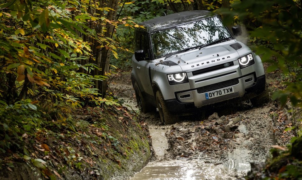 Land Rover Defender (Gamintojo nuotr.)