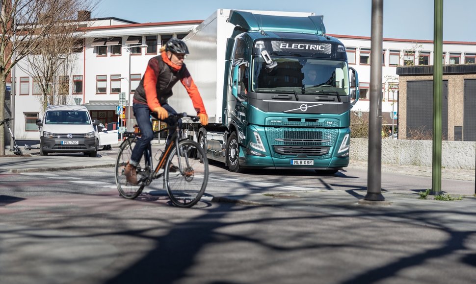 „Volvo“ sunkvežimis su pėsčiųjų ir dviratininkų apsaugos sistema - 2