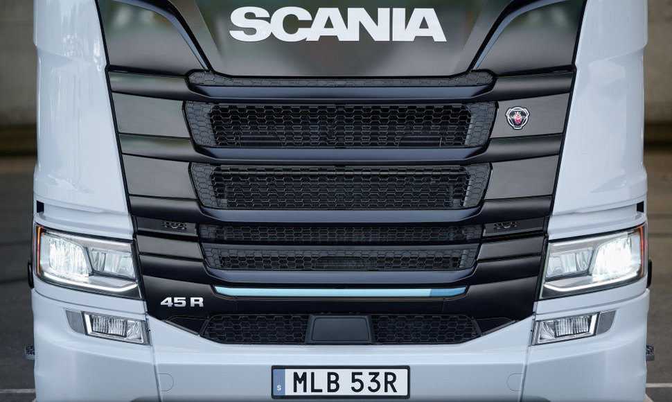 „Scania“ pristatė elektrinius tolimųjų reisų vilkikus 45R BEV