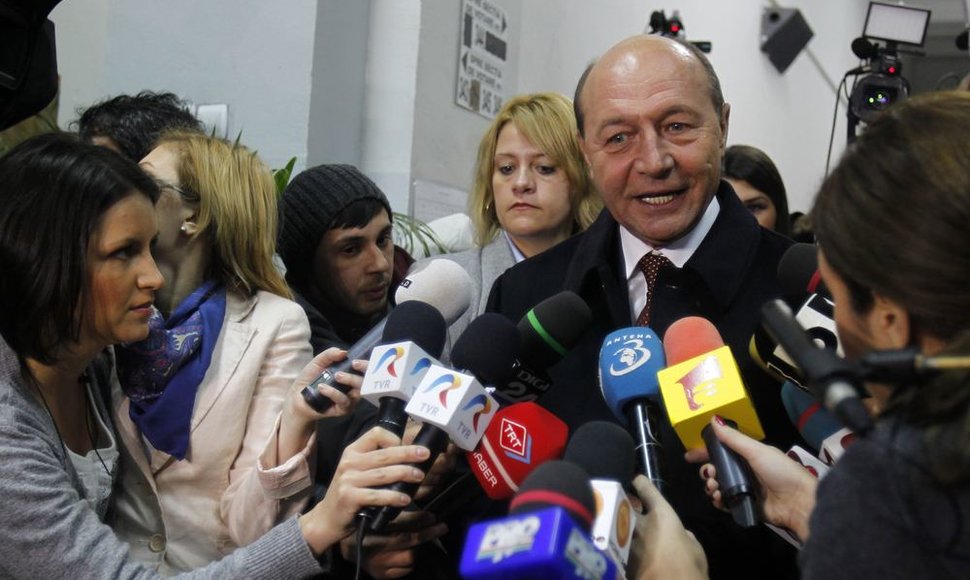 Balsuoja Rumunijos prezidentas Traianas Basescu 