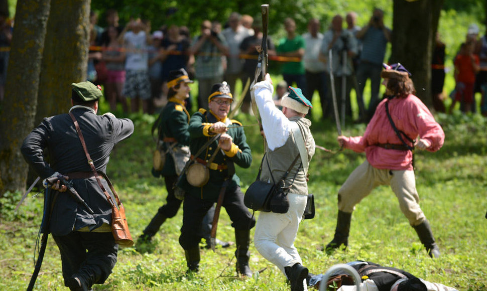 Paberžėje atkurti 1863-ųjų metų sukilimo epizodai.