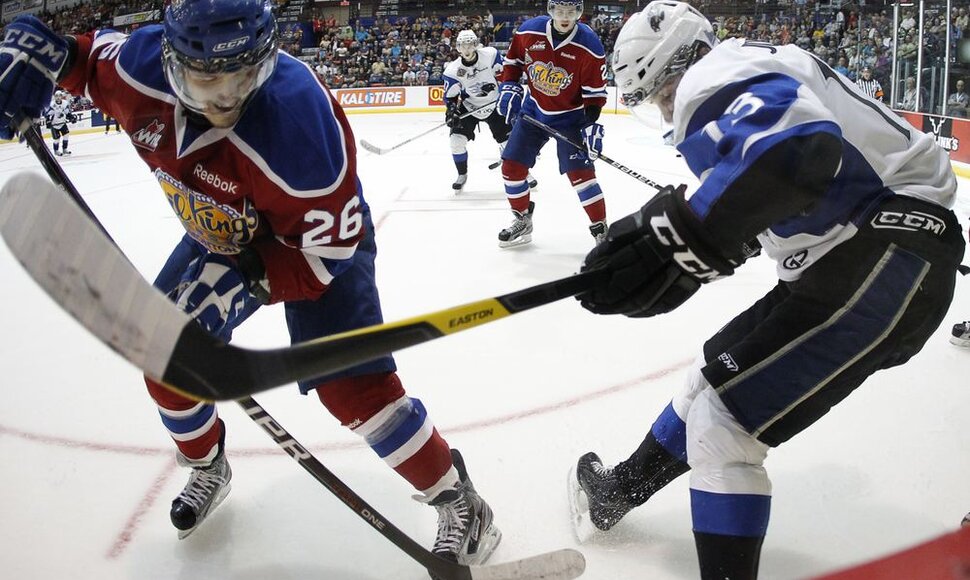 Kristianas Pelšas žaidė Edmontono komandoje „Oil Kings“ (kairėje)