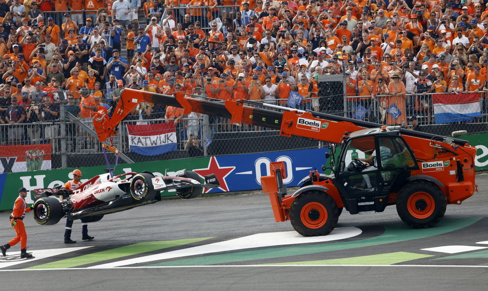 Formulė 1 Olandijos GP: V.Bottas, sustojo trasoje