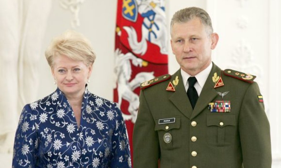 Generolas majoras A. Pocius ir prezidentė Dalia Grybauskaitė