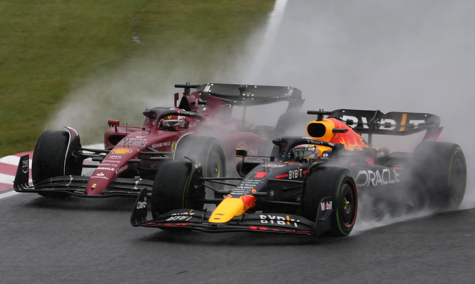 Formulės 1 Japonijos GP: Maxas Verstappenas ir Charlesas Leclercas