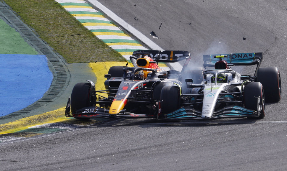 Avarijos ir susidūrimai Formulės 1 Brazilijos GP, M.Verstappenas ir L.Hamiltonas